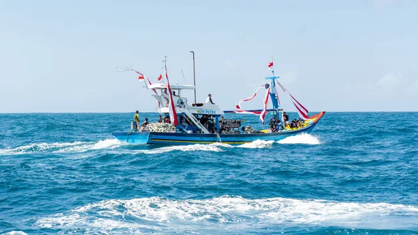 Pethik Düzeni seremonisi. Pethik Laut Endonezya 'daki balıkçılar için bir şükran günü törenidir..