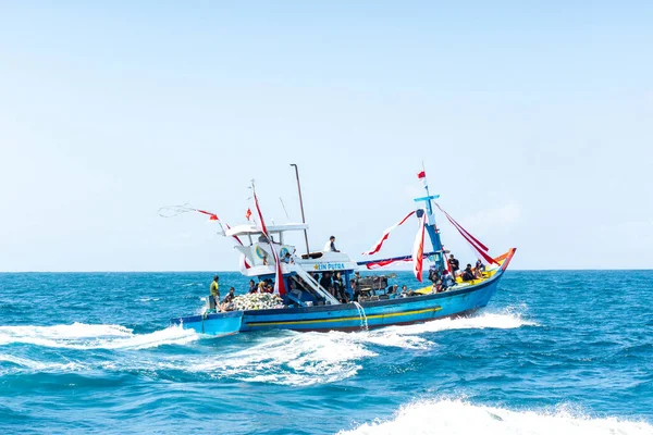 Pethik Düzeni seremonisi. Pethik Laut Endonezya 'daki balıkçılar için bir şükran günü törenidir..