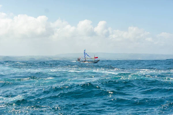 Pethik Düzeni seremonisi. Pethik Laut Endonezya 'daki balıkçılar için bir şükran günü törenidir..