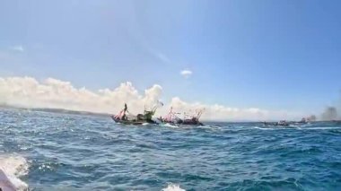 Pethik Düzeni seremonisi. Pethik Laut Endonezya 'daki balıkçılar için bir şükran günü törenidir.