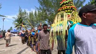 Pethik Düzeni seremonisi. Pethik Laut Endonezya 'daki balıkçılar için bir şükran günü törenidir.