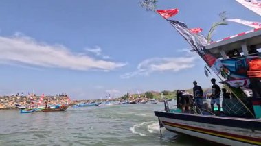 Pethik Düzeni seremonisi. Pethik Laut Endonezya 'daki balıkçılar için bir şükran günü törenidir.