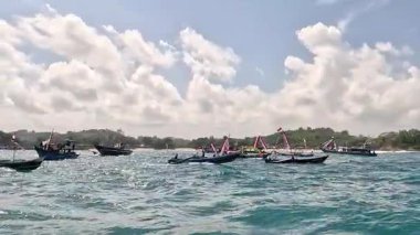 Pethik Düzeni seremonisi. Pethik Laut Endonezya 'daki balıkçılar için bir şükran günü törenidir.