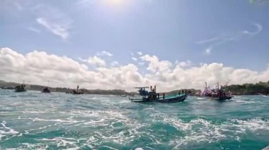 Pethik Düzeni seremonisi. Pethik Laut Endonezya 'daki balıkçılar için bir şükran günü törenidir.