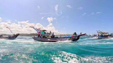 Pethik Düzeni seremonisi. Pethik Laut Endonezya 'daki balıkçılar için bir şükran günü törenidir.