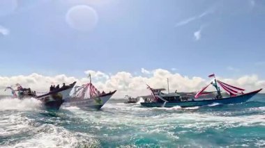 Pethik Düzeni seremonisi. Pethik Laut Endonezya 'daki balıkçılar için bir şükran günü törenidir.