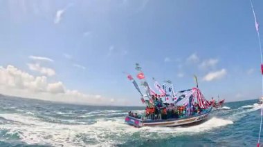 Pethik Düzeni seremonisi. Pethik Laut Endonezya 'daki balıkçılar için bir şükran günü törenidir.