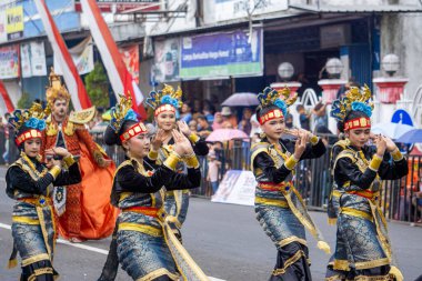 Sigulempong Dance from North Sumatra on BEN Carnival. This dance depicts ancestral family stories during weddings and is used to strengthen harmony.