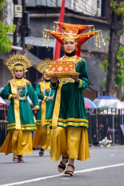Pasambahan Dance from West Sumatera on 4rd BEN Carnival. This dance is performed to welcome guests.