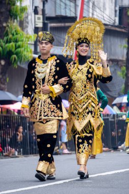 Wedding dress from Sumatera Barat (West Sumatera) on the 4rd BEN Carnival. 