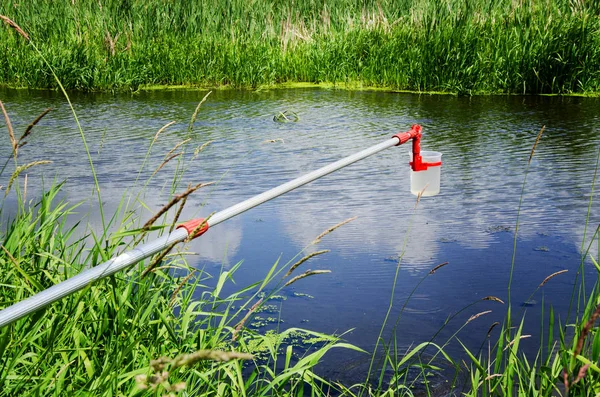 取水样品进行实验室测试 水纯度 生态学的概念分析 — 图库照片