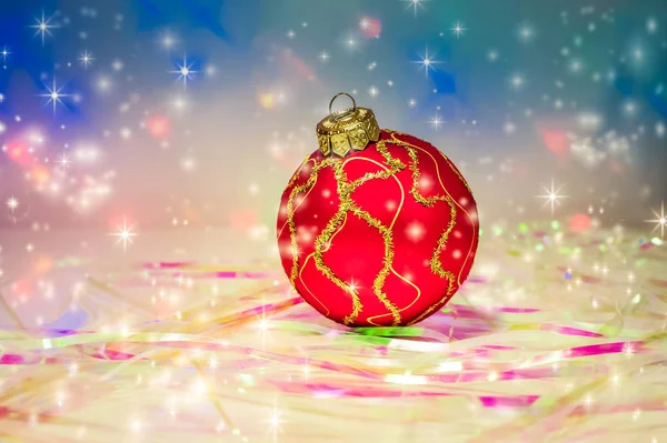 Decoraţiuni Crăciun Minge Roșie Crăciun Masă Tinsel Luminile Fundal — Fotografie, imagine de stoc