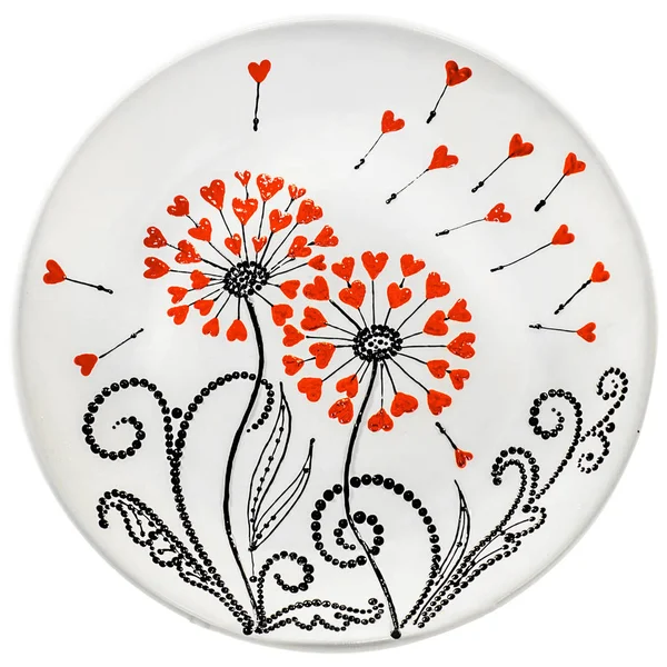 Decoratieve keramische schotel geschilderd met een cirkelvormig patroon, geïsoleerd op een witte achtergrond. — Stockfoto