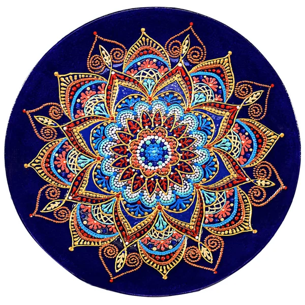 Dekorativní keramická miska vybarvená kruhovým vzorem, izolovaná na bílém pozadí. Royalty Free Stock Fotografie