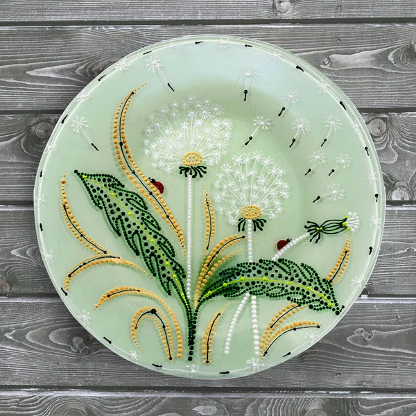 Placa de cerámica decorativa, patrón de puntos pintados a mano con acrílico — Foto de Stock