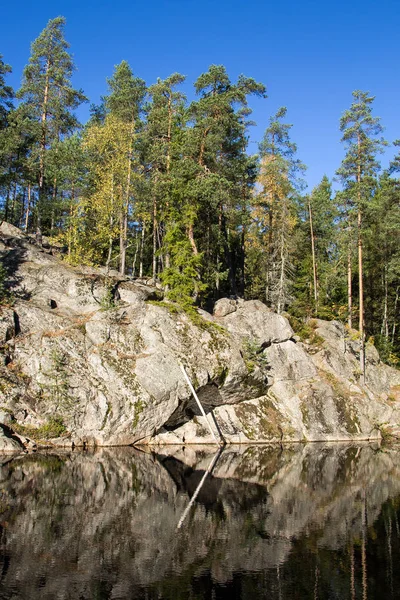 Rocky Shore Forest Pond Nuuksio National Park — Stock Photo, Image