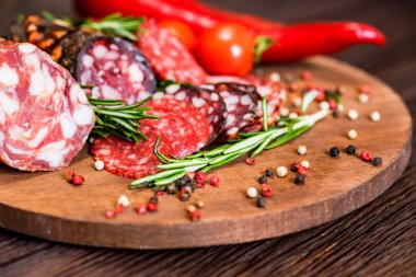 Salam domates ve biber ile üç türlü