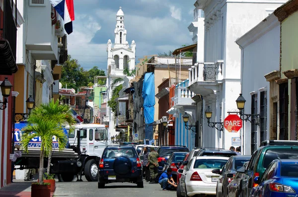 SANTO DOMINGO, REPÚBLICA DOMINICANA - 1 DE NOVIEMBRE DE 2015: Calles de Santo Domingo — Foto de Stock