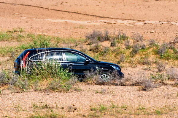 Crossover parked in the coutry — Stock Photo, Image