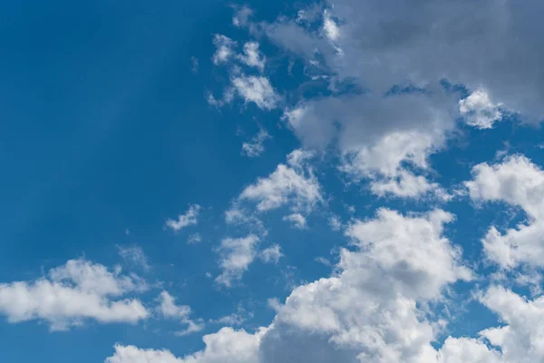 Blue sky with white clouds background — Stock Photo, Image