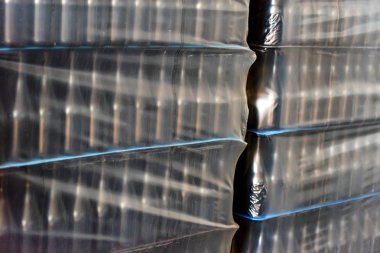 Toptan şaraphane, birçok şarap şişeleri Paketli