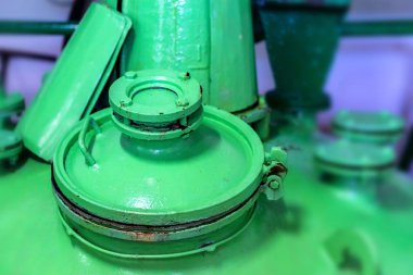 Üst kısmındaki yeşil şarap tank modern şaraphane