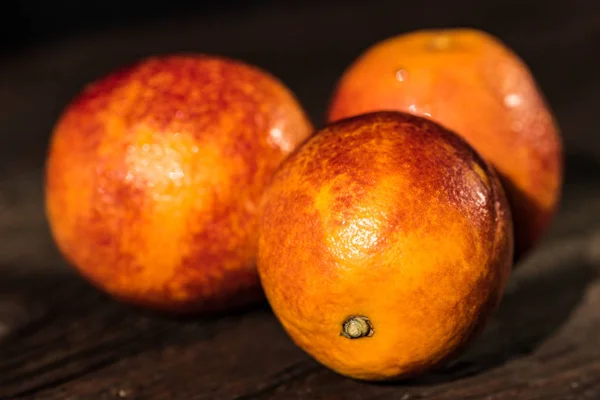 Whole ripe juicy Sicilian Blood oranges — Stock Photo, Image