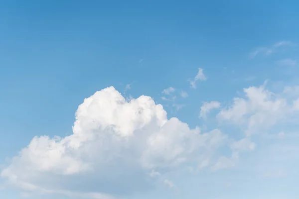 Blue sky with white clouds background — Stock Photo, Image