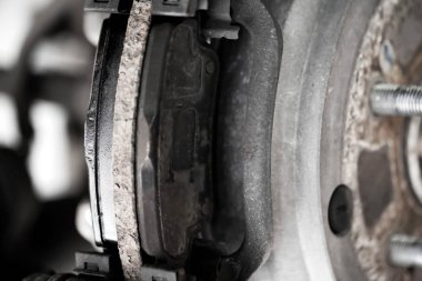 Tekerlek Merkez, fren rotor ve modern araba rampasında