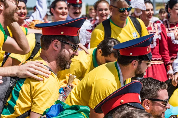 Rostov-On-Don, Rusya-17 Haziran 2018: Brezilya futbol hayranları grup