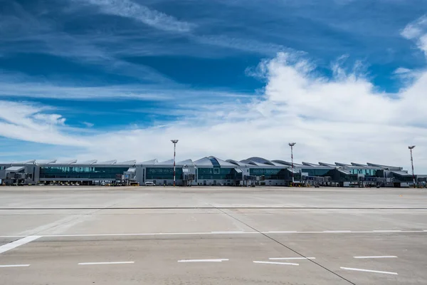 ROSTOV-ON-DON, RÚSSIA - 28 ABRIL 2018: Platov exterior do aeroporto — Fotografia de Stock