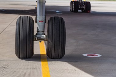 Boeing 777 şasi kapatın