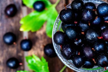 Cam kasede olgun blackcurrant kapatın