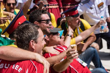 Rostov-On-Don, Rusya Federasyonu - 17 Haziran 2018: İsviçre hayranları kazak havaalanında iyi eğlenceler