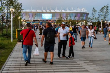 Rostov-On-Don, Rusya Federasyonu - 26 Haziran 2018: Rostov Arena Stadyumu futbol taraftarları gidin.