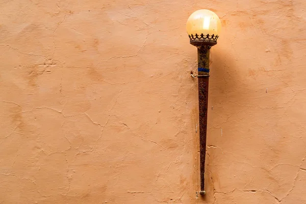 Schöne straßenbeleuchtung in amer fort in indien — Stockfoto