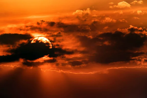 Dramatische zonsondergang hemel — Stockfoto