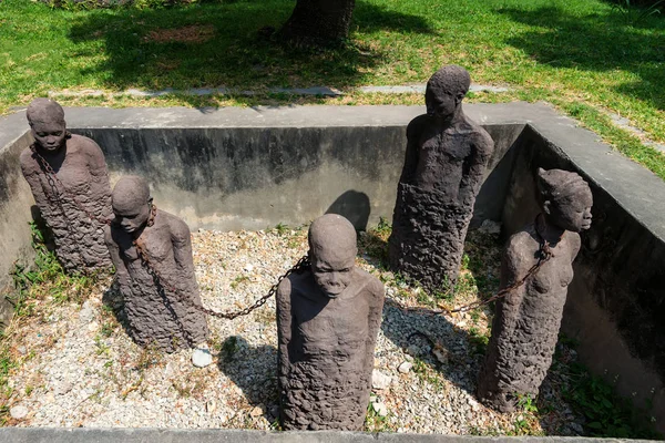 Stone Town, Zanzibar - január 9-én 2015-ig: Rabszolgák a rabszolgaság áldozatainak emlékműve — Stock Fotó