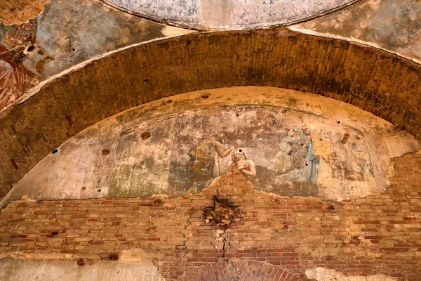 All'interno della cattedrale in rovina Orhtodox — Foto Stock