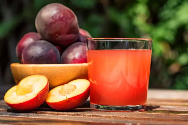 Fresh plum smoothie with plums close — Stock Photo, Image