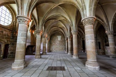 Ortaçağ abbey iç Mont Saint Michel, Fransa