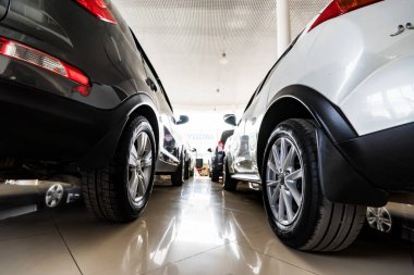 Otomotiv satıcı showroom, yeni arabalar