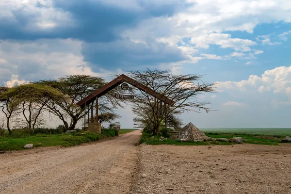 Puerta de entrada del Parque Nacional del Serengeti, Tanzania — Foto de Stock