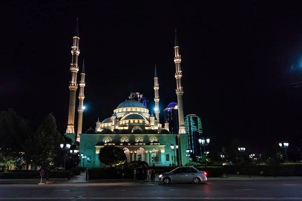 Grozny, Rusland - 9 juli 2017: Achmat Kadyrov moskee in Grozny, Tsjetsjenië, Rusland — Stockfoto