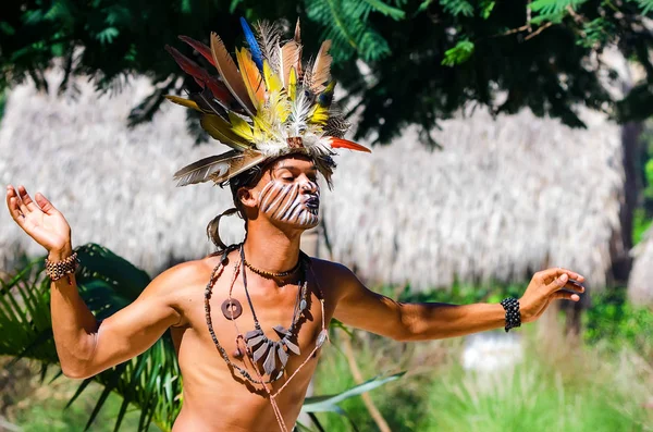 Mladý pohledný muž kreolsky Santo Domingo, Dominikánská republika – 9. října 2015: — Stock fotografie