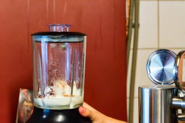 Dondurma yakın Blender ile. Smoothie hazırlık