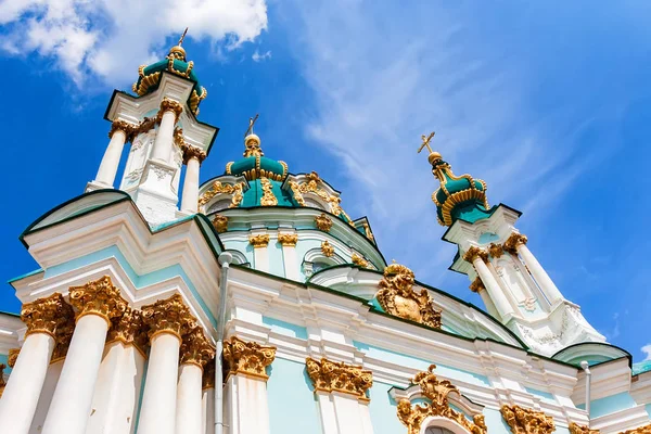 KIEV, UNKRAINE - JUNE 8, 2012: St. Andrews Church on Andrew Descent in Kiev — Stock Photo, Image