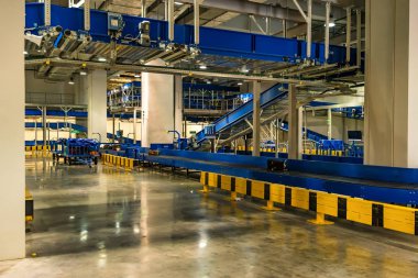 Bagaj alanı boş bagaj carousels ile iddia