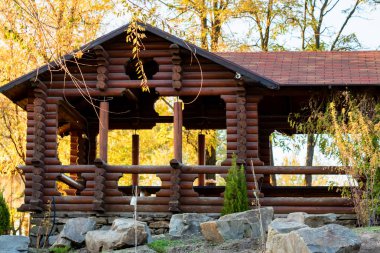 Sonbahar Park ahşap çardak görünümünü