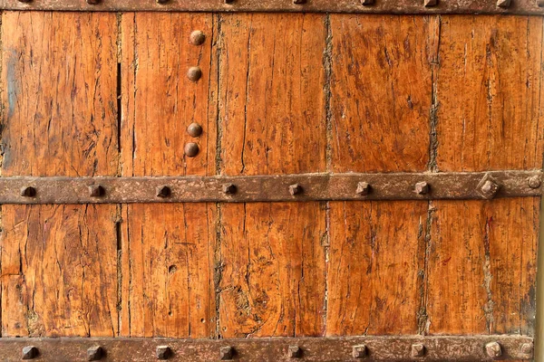 Porta de madeira vintage velho na Índia fechar — Fotografia de Stock